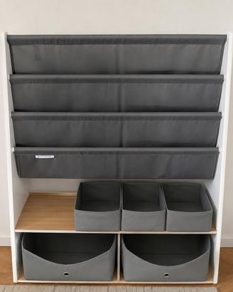 Libreria con porta giochi.