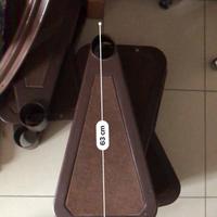 Scala a chiocciola moquette e ferro per interni .