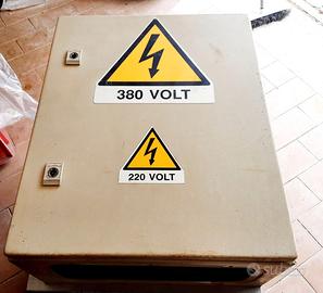 Quadro elettrico serie ASC con 4 prese vetroresina