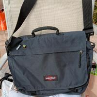Borsa a tracolla Eastpak Delegate 20 l porta PC 