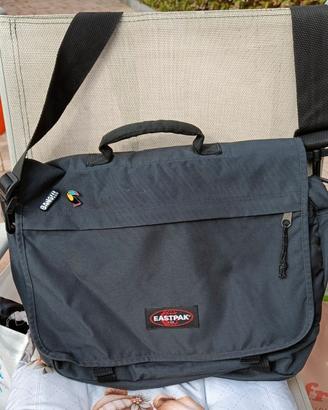 Borsa a tracolla Eastpak Delegate 20 l porta PC 