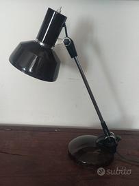 Lampada da tavolo orientabile 