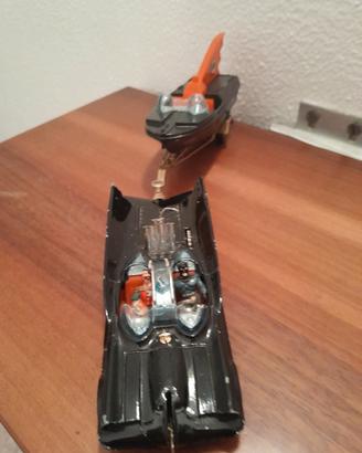 Batmobile e Barca Corgi in buone condizioni