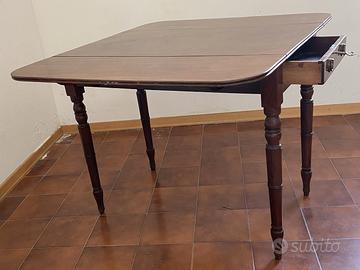 Tavolo pieghevole in noce stile IXX secolo