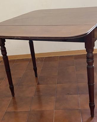 Tavolo pieghevole in noce stile IXX secolo