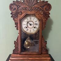 Antico orologio a pendolo