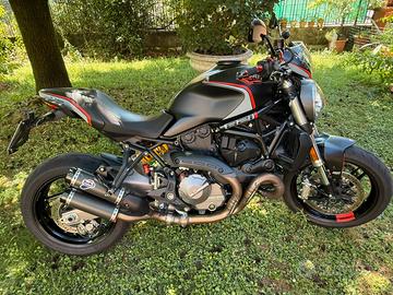 Ducati Monster 821 dark stealth anno 2019