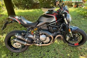 Ducati Monster 821 dark stealth anno 2019