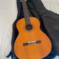 Yamaha C-40 con custodia