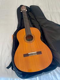 Yamaha C-40 con custodia