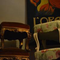 elegante sgabello in stile barocchetto