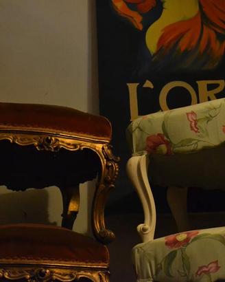 elegante sgabello in stile barocchetto