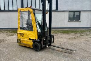 carello elevatore,muletto OM modello XE15 del 2010