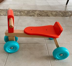 Triciclo per bambini in legno