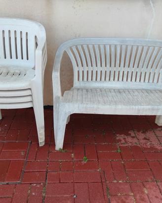 Panchina e sedie da giardino 