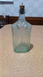 BOTTIGLIA VUOTA E BICCHIERI VETRO CRISTALLO