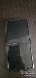 Motorola Razr 2022 con schermo da sostituire