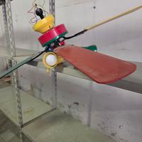lampadario con ventola di legno colorato 