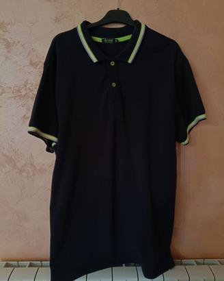 Polo uomo blu scuro a maniche corte.