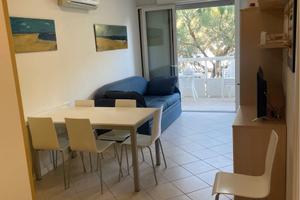 Frontemare/15-29 AGOSTO/2 camere/vista strada/5pax