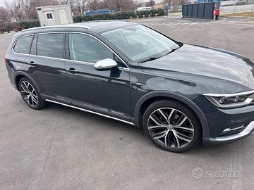 VOLKSWAGEN Passat Alltrack 4Motion
