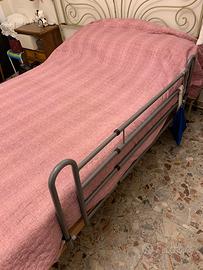 Letto e materasso con spondine