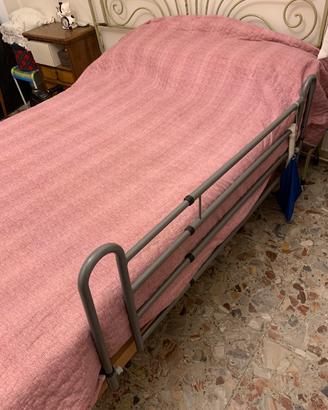 Letto e materasso con spondine