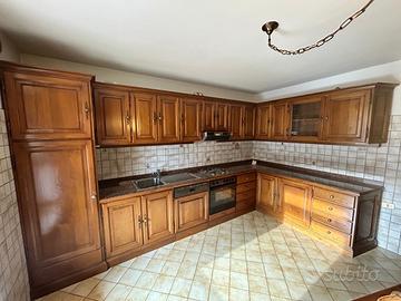 Cucina in legno massello