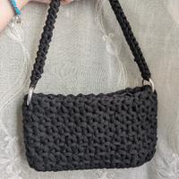 Borsa realizzata all'uncinetto