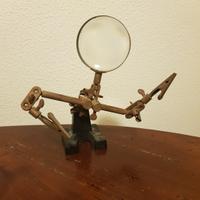 Oggetto vintage
"terza mano"+lente d'ingrandimento