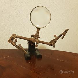 Oggetto vintage
"terza mano"+lente d'ingrandimento