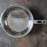 padella in acciaio con manico