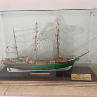 VELIERO tutto fatto a mano.