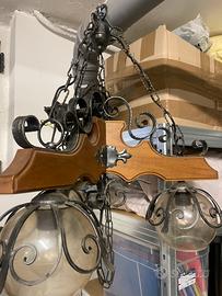 Lampadario sospeso ferro battuto/legno