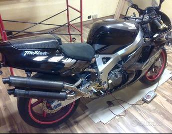 HONDA CBR RR "FIREBLADE" leggere tutto e bene