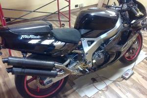 HONDA CBR RR "FIREBLADE" leggere tutto e bene