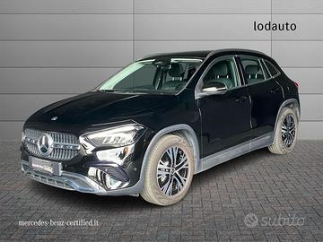 Mercedes-Benz GLA 180 d Automatic Progressive...