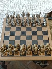 particolare scacchiera con dadi e bulloni