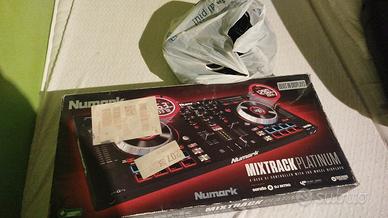 Kit completo per Dj,console, casse, subwoofer ecc.