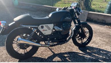 Moto Guzzi V7 Stone Cafe' Racer