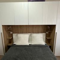 Armadio a ponte con comodini integrati + luci