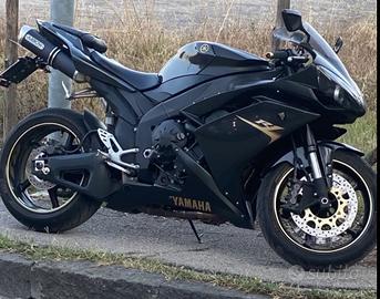 Yamaha r1