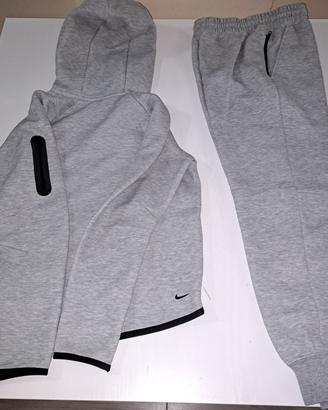 tuta nike teck