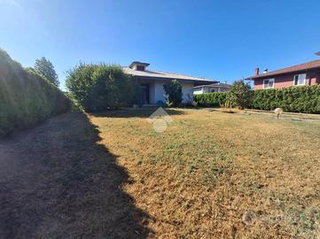 VILLA SINGOLA A SAN PIETRO DI MORUBIO