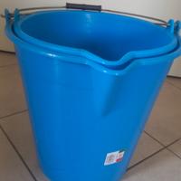 coppia di secchi capienza 12 e 15 lt