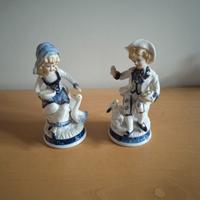 Statuette in porcellana marchio corona con A