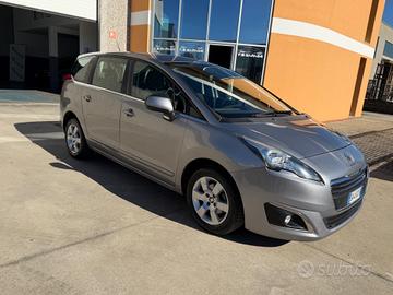 Peugeot 5008 1.6 HDi 115CV Allure