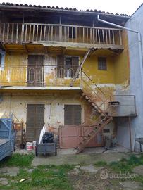 Rustico con cortile privato