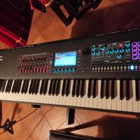 Roland Fantom 8 con custodia