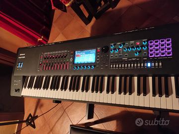 Roland Fantom 8 con custodia